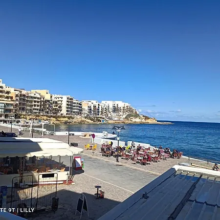 Lilly's Sea View, Beachfront Apartment Marsalforn