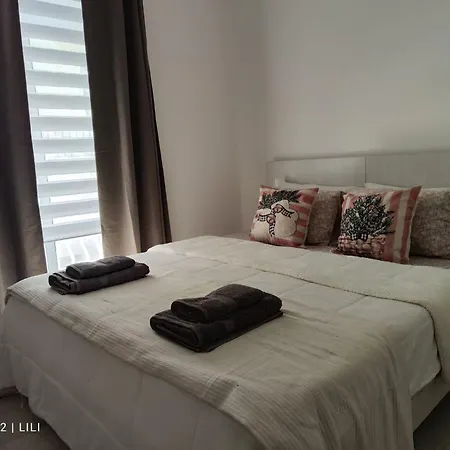 Lilly's Sea View, Beachfront Appartement *