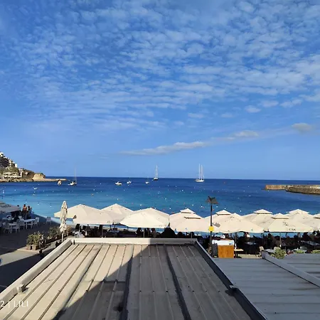 Lilly's Sea View, Beachfront Appartement