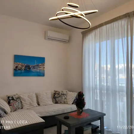 Apartment Lilly's Sea View, Beachfront