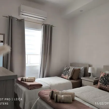 דירה Lilly's Sea View, Beachfront