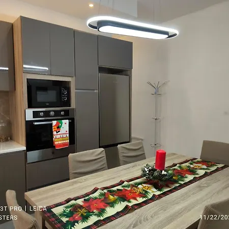 Lilly's Sea View, Beachfront Apartment Marsalforn